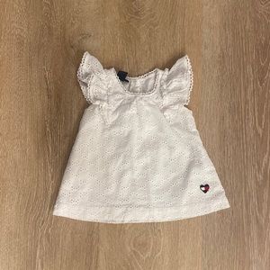 White Tommy Hilfiger blouse size 12M. Very good condition.